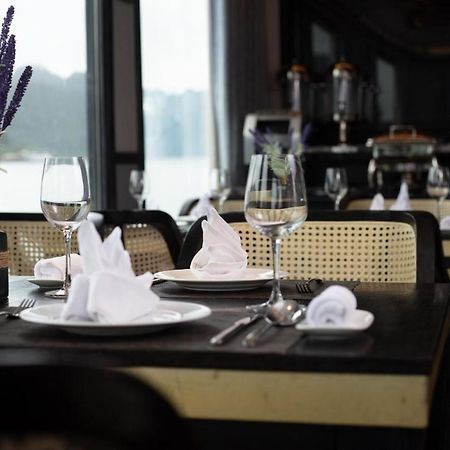 Madeline Cruises Hotel Ha Long Bagian luar foto