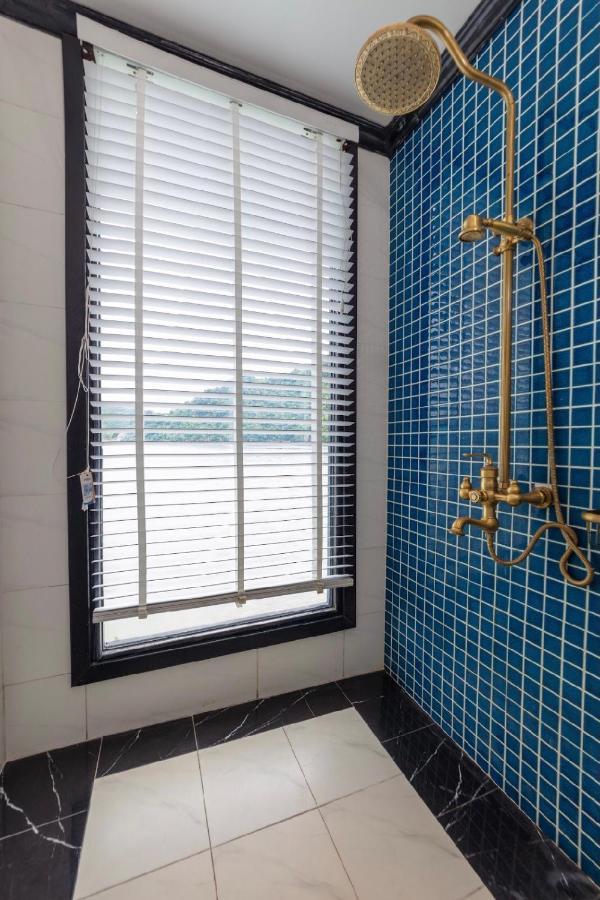 Madeline Cruises Hotel Ha Long Bagian luar foto