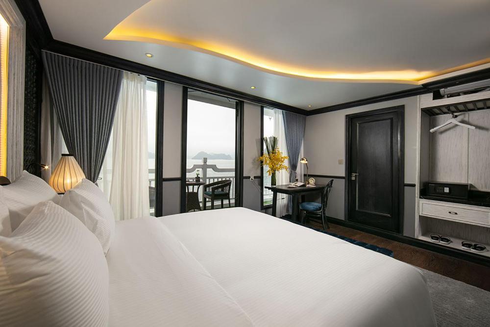 Madeline Cruises Hotel Ha Long Bagian luar foto
