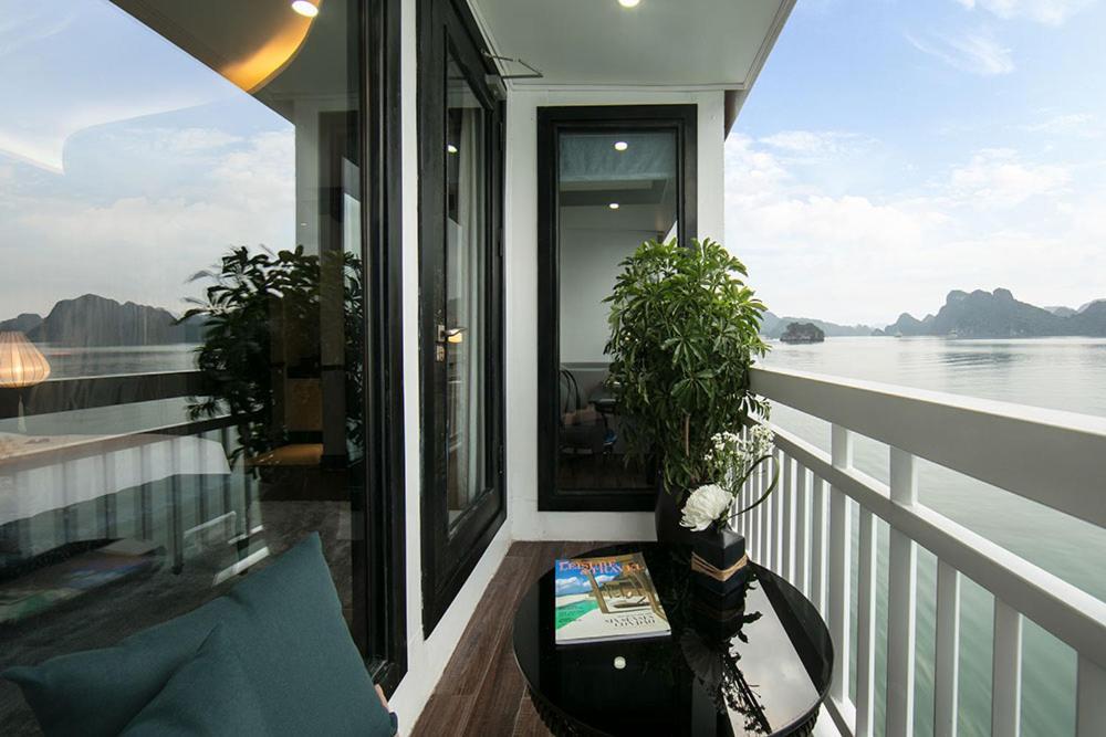 Madeline Cruises Hotel Ha Long Bagian luar foto