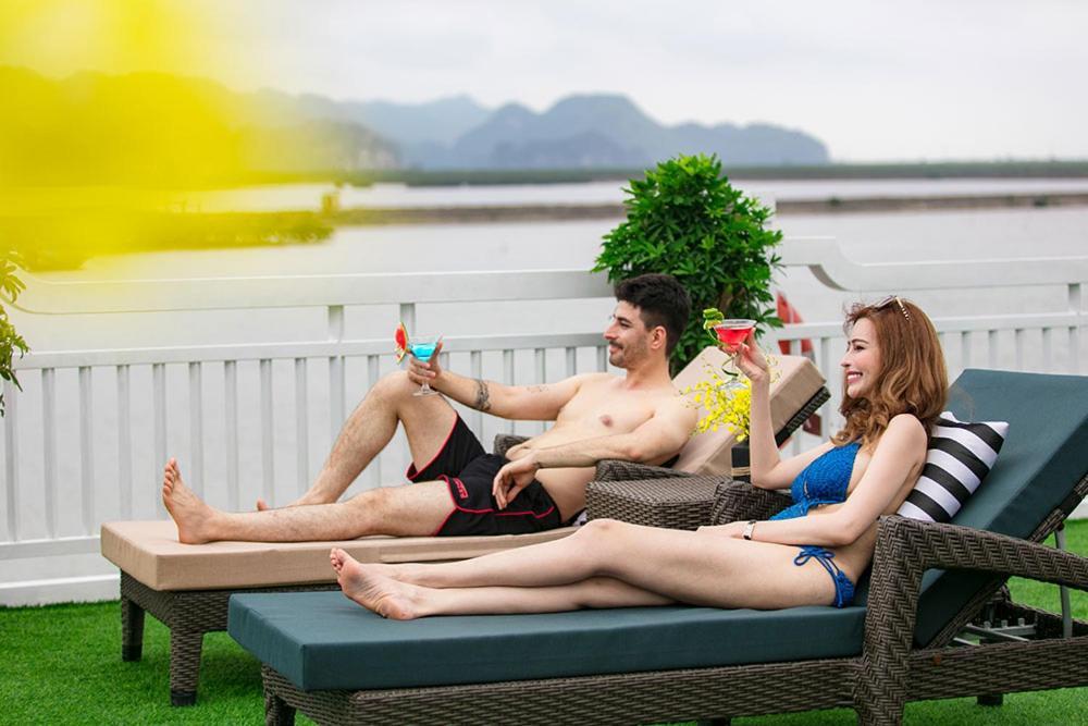 Madeline Cruises Hotel Ha Long Bagian luar foto