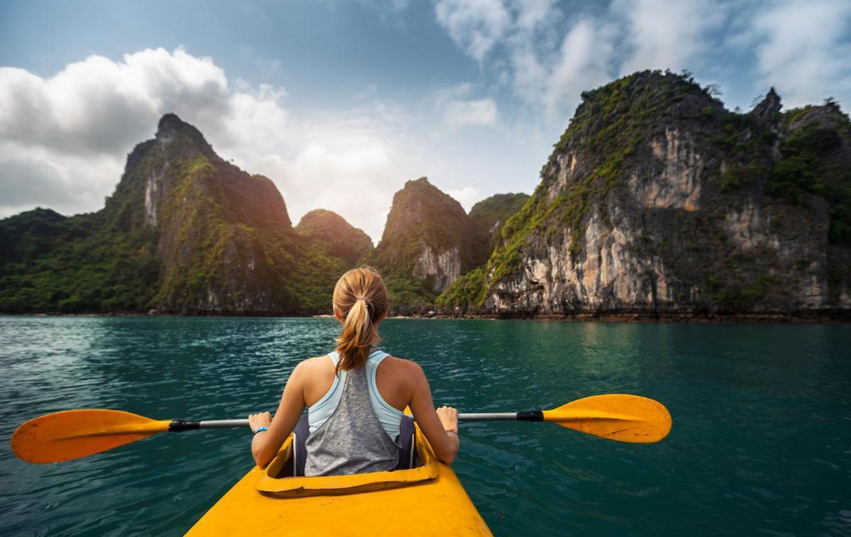 Madeline Cruises Hotel Ha Long Bagian luar foto