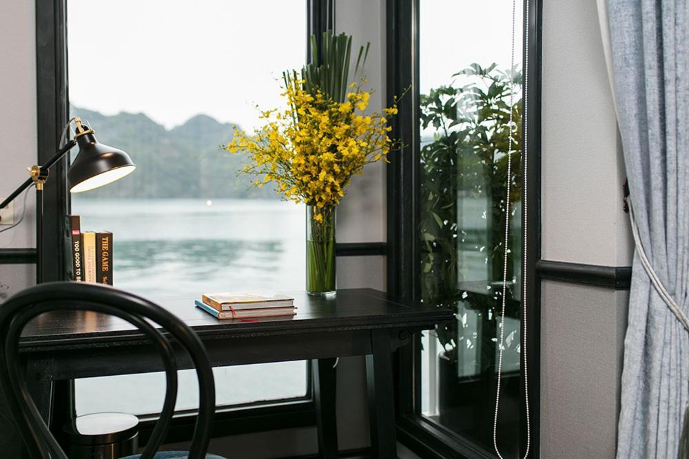 Madeline Cruises Hotel Ha Long Bagian luar foto