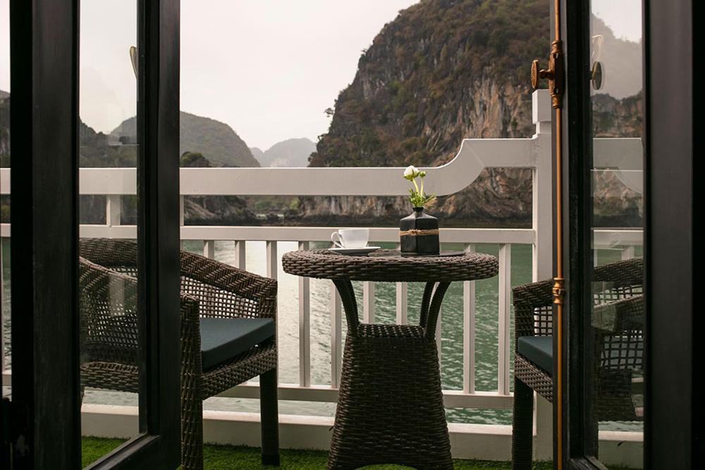 Madeline Cruises Hotel Ha Long Bagian luar foto